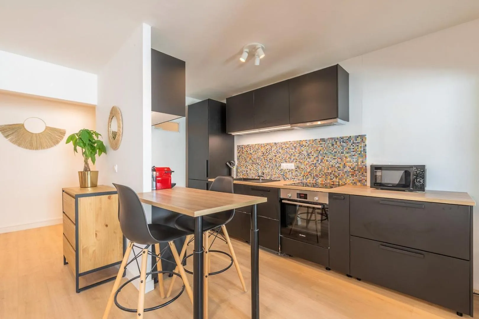 Spacious Apartment With Balcony And Parking La Madeleine
